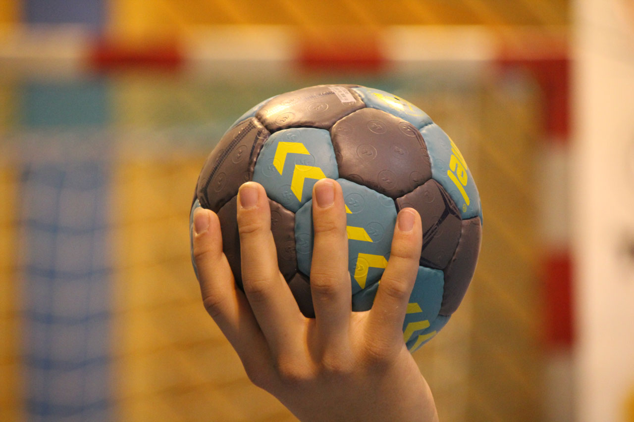 haand_med_ball